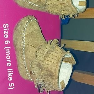 Baby mocassin boots
